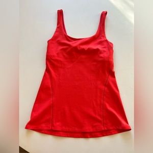 Lululemon tank.